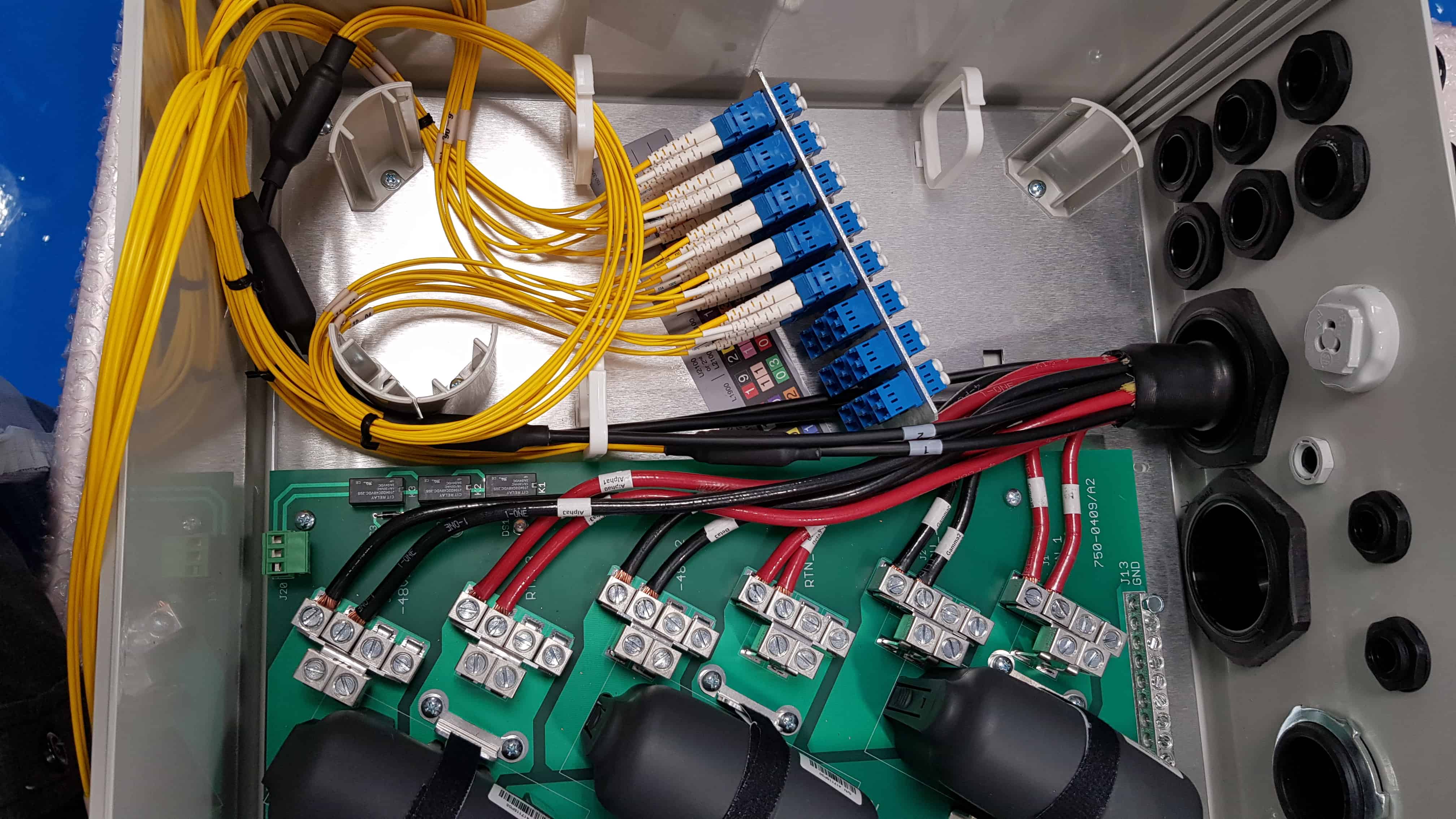 Sample box assembly with cable and various components, including enclosure.